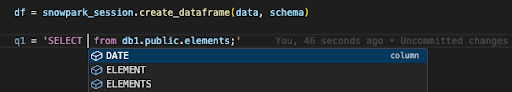 Um trecho de código de uma instrução Snowflake SQL em uma cadeia de caracteres Python mostrando sugestões de preenchimento automático para nomes de colunas.