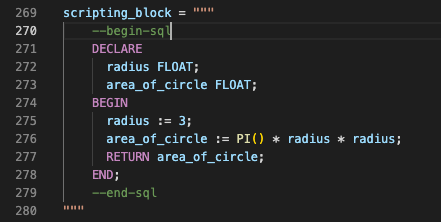 Um trecho de código de uma instrução SQL do Snowflake em uma cadeia de caracteres Python usando comentários para ativar manualmente o realce de sintaxe SQL.